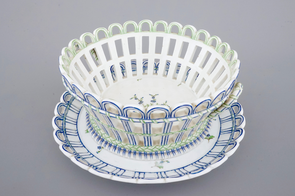 A Niderviller porcelain open-worked basket on stand, 18/19th C.